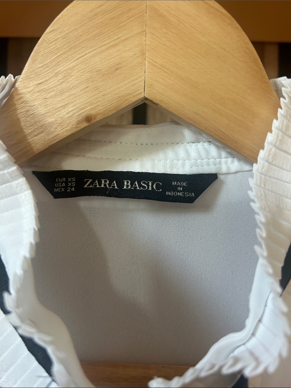 Zara White Blouse with Black Trim and Thin Tie - Picture 2 of 5